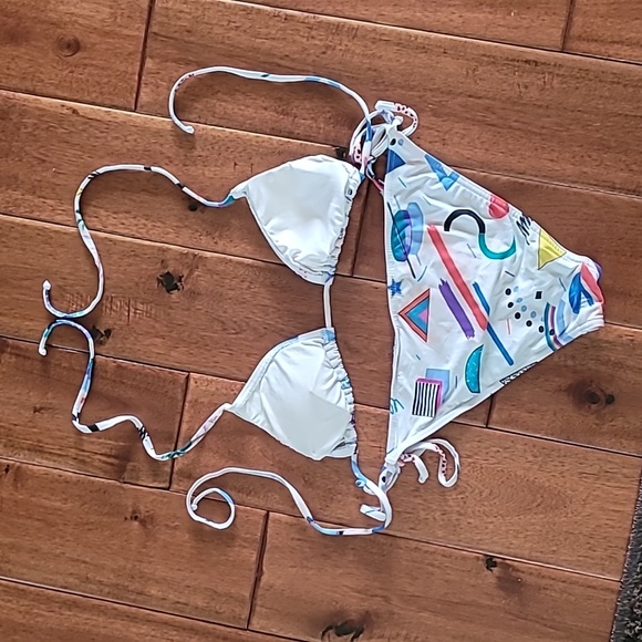 Bikini - Picture 2 of 2